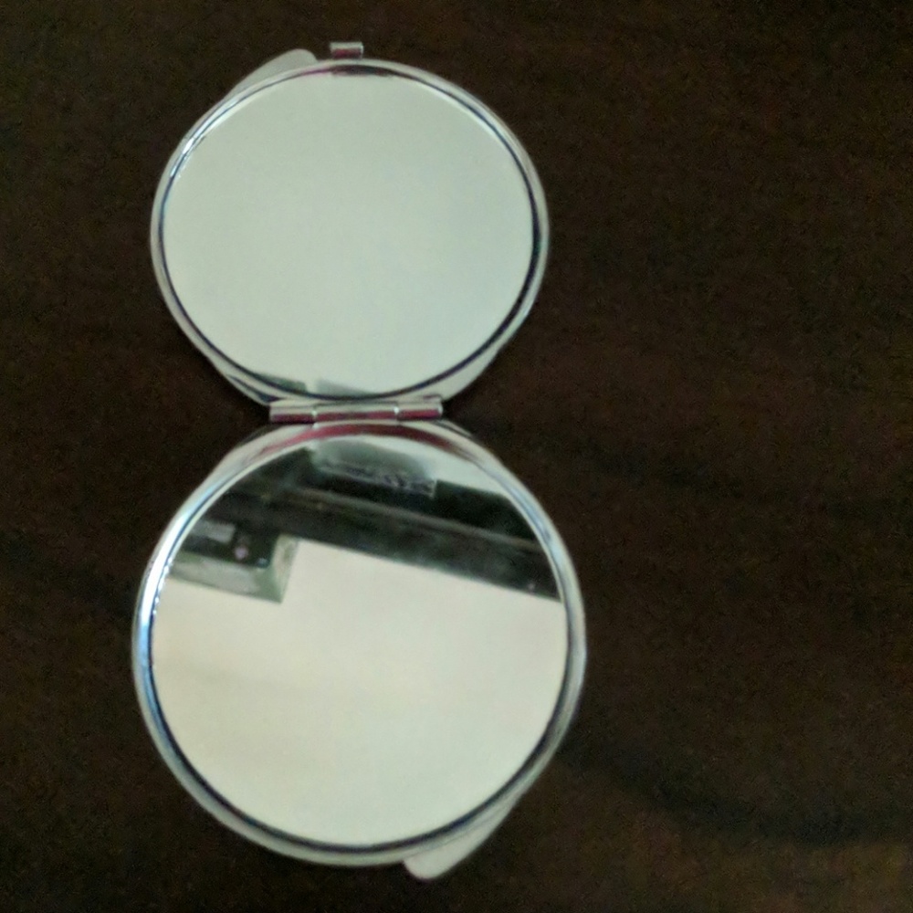 Compact mirror - Picture 3 of 3